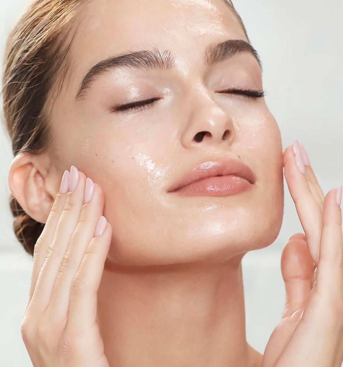 How To Keep Your Skin Hydrated At The End Of Summer Storied Beauty 2641
